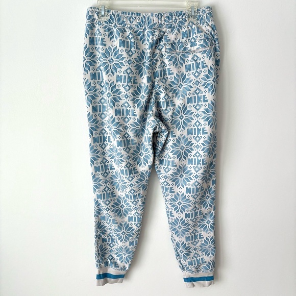 Nike Sportswear Club Fleece Holiday Sweatpants Blue White Snowflakes Jogger - Picture 7 of 10